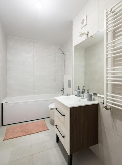 The Roka Studio Bukares Bagian luar foto